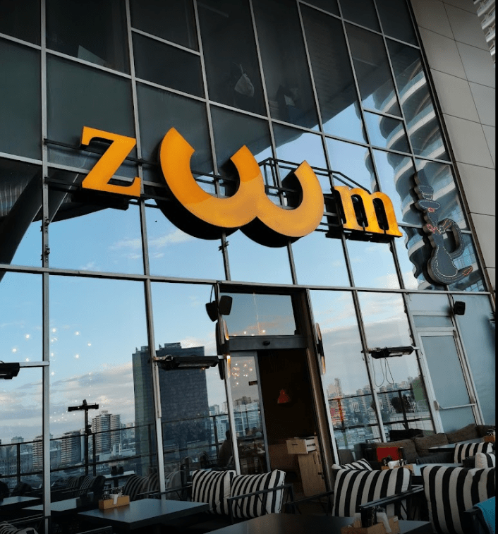 zUUm Exclusive lounge
